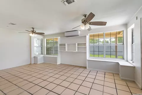 Living - 2139 Ricks Dr, Eagle Pass, TX 78852 photo 6 of 7