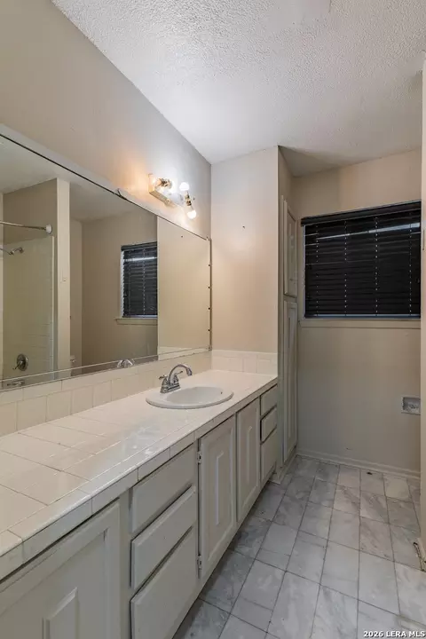 Bath - 2139 Ricks Dr, Eagle Pass, TX 78852 photo 4 of 5