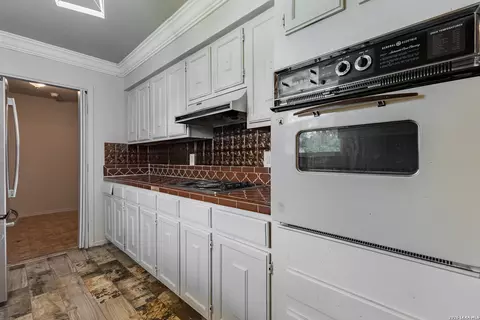 Kitchen - 2139 Ricks Dr, Eagle Pass, TX 78852 photo 2 of 3