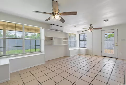 Living - 2139 Ricks Dr, Eagle Pass, TX 78852 photo 7 of 7