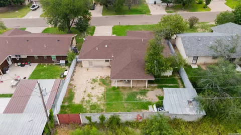 View/Area - 2139 Ricks Dr, Eagle Pass, TX 78852 photo 2 of 4