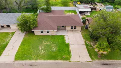 View/Area - 2139 Ricks Dr, Eagle Pass, TX 78852 photo 1 of 4