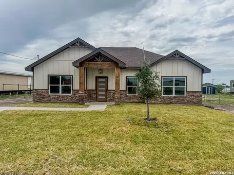 3918 Rancho Clayton Dr, Eagle Pass, TX 78852