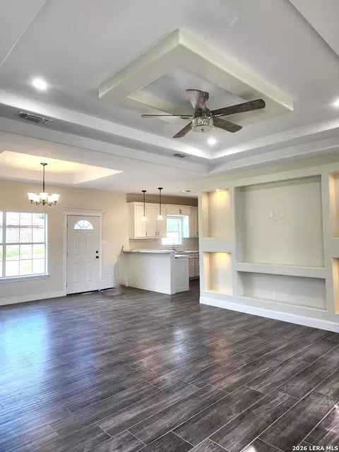 Living - 69 Windmill Dr #N/A, Eagle Pass, TX 78852 photo 4 of 6