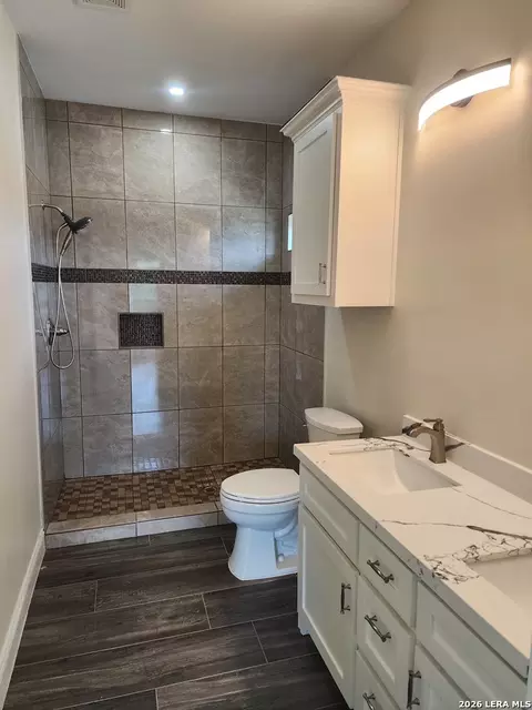 Bath - 69 Windmill Dr #N/A, Eagle Pass, TX 78852 photo 2 of 2