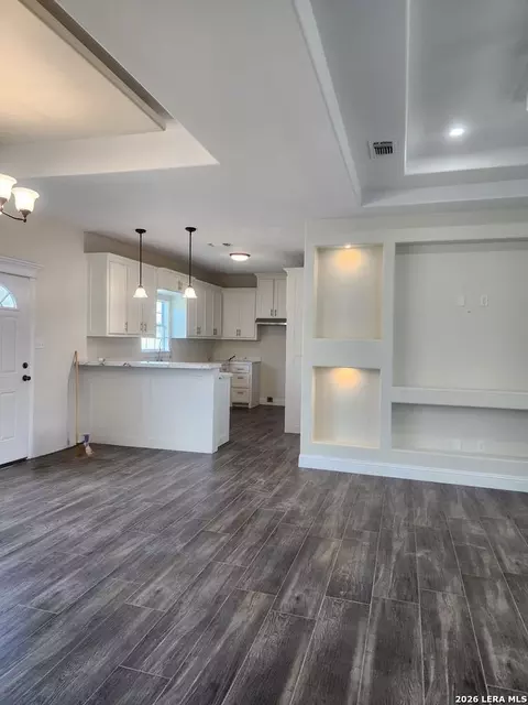 Living - 69 Windmill Dr #N/A, Eagle Pass, TX 78852 photo 6 of 6