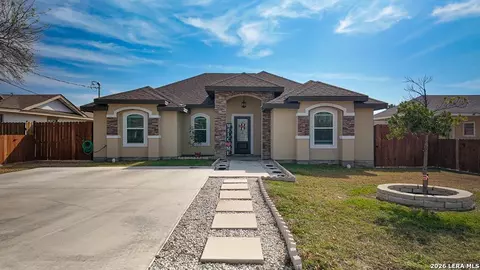 120 Spring View Dr, Eagle Pass, TX 78852 photo 1