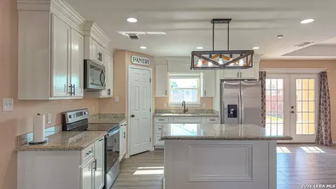 120 Spring View Dr, Eagle Pass, TX 78852 photo 9