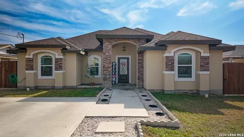120 Spring View Dr, Eagle Pass, TX 78852 photo 2