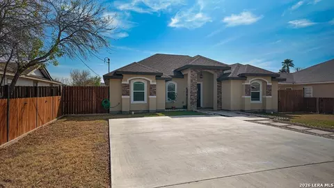 120 Spring View Dr, Eagle Pass, TX 78852 photo 4