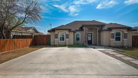 120 Spring View Dr, Eagle Pass, TX 78852 photo 3