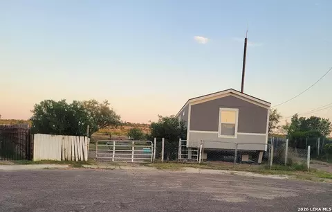 136 Sun Valley Trl, Eagle Pass, TX 78852