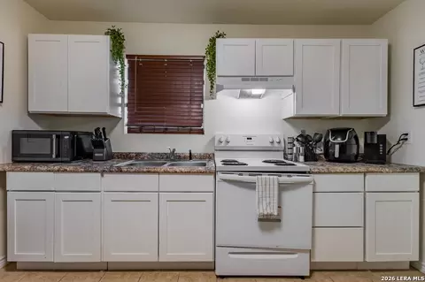 391 Riverside Dr UNIT 4, Eagle Pass, TX 78852 photo 17