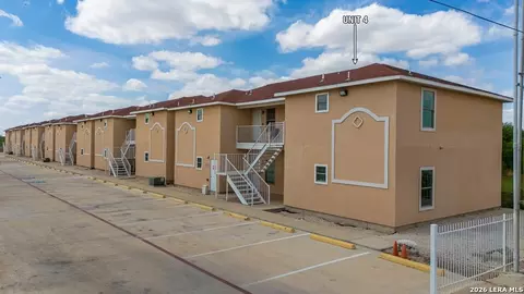 391 Riverside Dr UNIT 4, Eagle Pass, TX 78852 photo 5