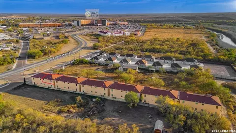 391 Riverside Dr UNIT 3, Eagle Pass, TX 78852 photo 3