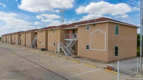 391 Riverside Dr UNIT 3, Eagle Pass, TX 78852 photo 5