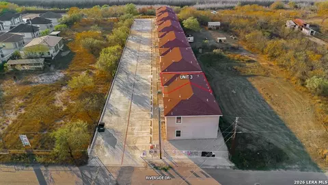 391 Riverside Dr UNIT 3, Eagle Pass, TX 78852 photo 9