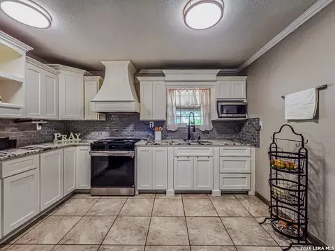 272 Candelario Montalvo Jr, Eagle Pass, TX 78852