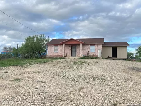 822 Ranchitos Rd, Eagle Pass, TX 78852