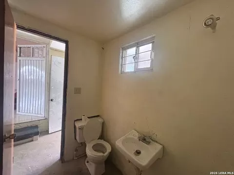 Bath - 3651 Deer Run Blvd, Eagle Pass, TX 78852 photo 1 of 3