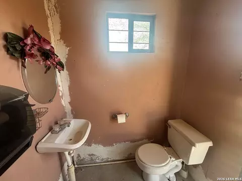 Bath - 3651 Deer Run Blvd, Eagle Pass, TX 78852 photo 3 of 3