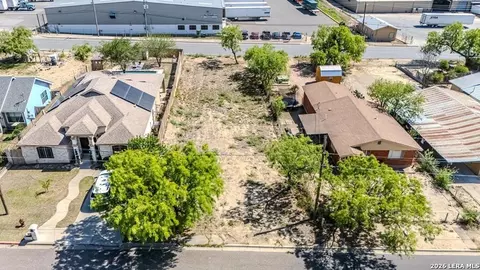 1748 Cox St, Eagle Pass, TX 78852 photo 7