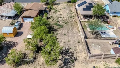 1748 Cox St, Eagle Pass, TX 78852 photo 4