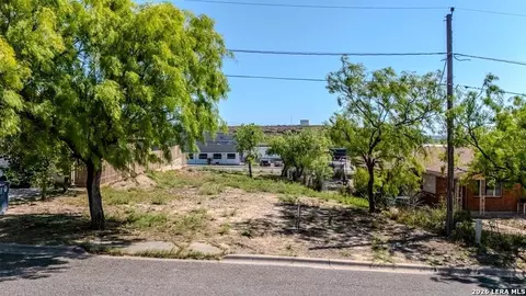 1748 Cox St, Eagle Pass, TX 78852 photo 9