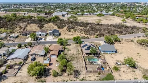 1748 Cox St, Eagle Pass, TX 78852 photo 3