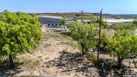 1748 Cox St, Eagle Pass, TX 78852 photo 8