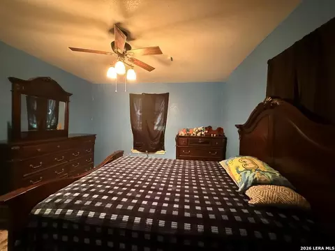 Bedroom - 80 Mari Dr, Eagle Pass, TX 78852 photo 4 of 7