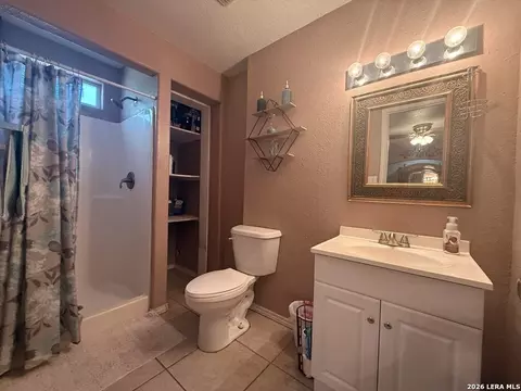 Bath - 80 Mari Dr, Eagle Pass, TX 78852 photo 2 of 4
