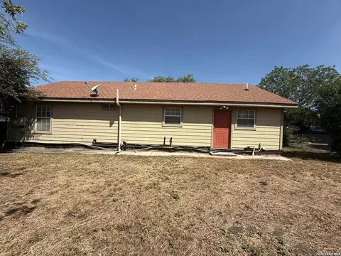Exterior - 80 Mari Dr, Eagle Pass, TX 78852 photo 7 of 9