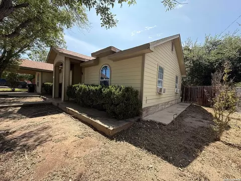 Exterior - 80 Mari Dr, Eagle Pass, TX 78852 photo 6 of 9