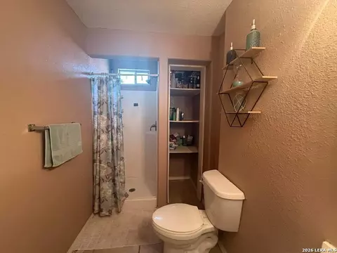 Bath - 80 Mari Dr, Eagle Pass, TX 78852 photo 1 of 4