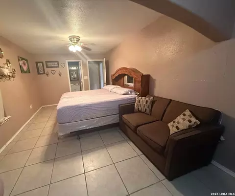 Bedroom - 80 Mari Dr, Eagle Pass, TX 78852 photo 3 of 7