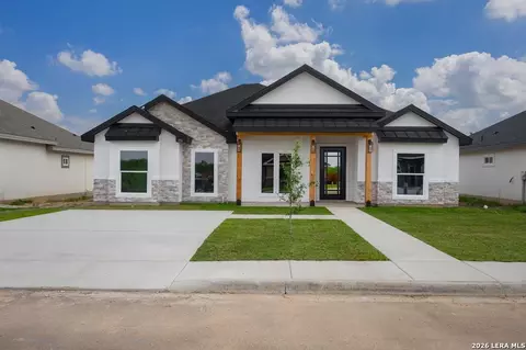 256 Bayo Dr, Eagle Pass, TX 78852