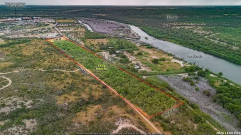 658 Riverside Dr, Eagle Pass, TX 78852 photo 2