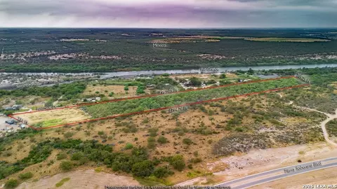 658 Riverside Dr, Eagle Pass, TX 78852 photo 4