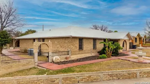 Exterior - 1815 Willams St, Eagle Pass, TX 78852 photo 2 of 7