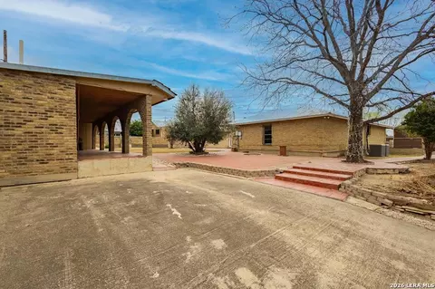 Exterior - 1815 Willams St, Eagle Pass, TX 78852 photo 3 of 7