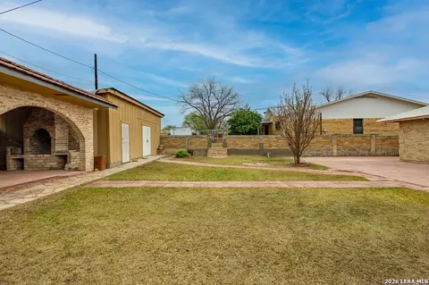 Exterior - 1815 Willams St, Eagle Pass, TX 78852 photo 5 of 7
