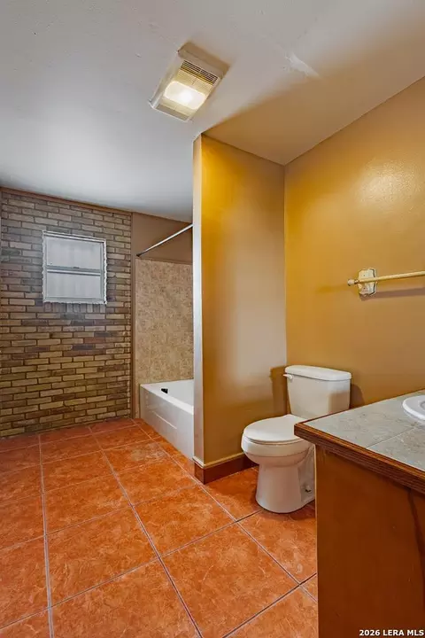 Bath - 1815 Willams St, Eagle Pass, TX 78852 photo 2 of 3