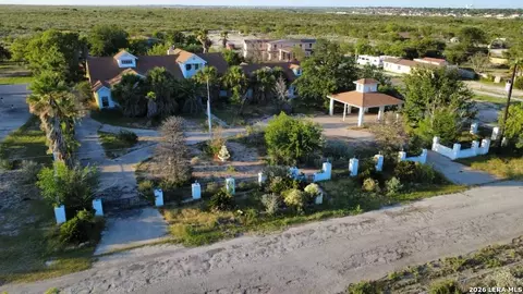 25 W Skyview Dr, Del Rio, TX 78840