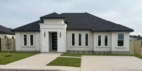 820 Ceniza Dr, Eagle Pass, TX 78852