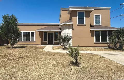 2101 Pershing Cir, Eagle Pass, TX 78852
