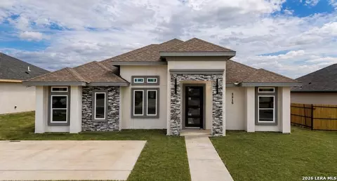 3215 Ethel Dr, Eagle Pass, TX 78852