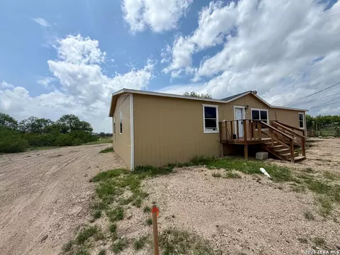 3891 Cross Creek Dr, Eagle Pass, TX 78852