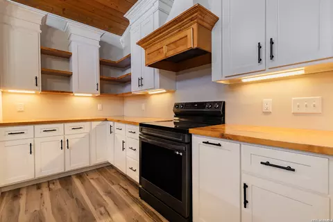 Kitchen - 7328 Fm 1021, Eagle Pass, TX 78852 photo 9 of 11