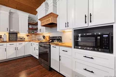 Kitchen - 7328 Fm 1021, Eagle Pass, TX 78852 photo 2 of 11